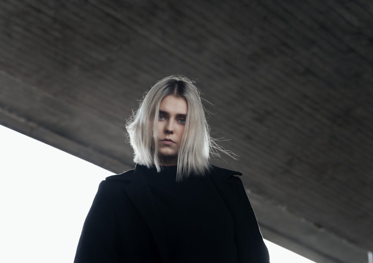 Blondt eller grått? Kampen mot varme toner